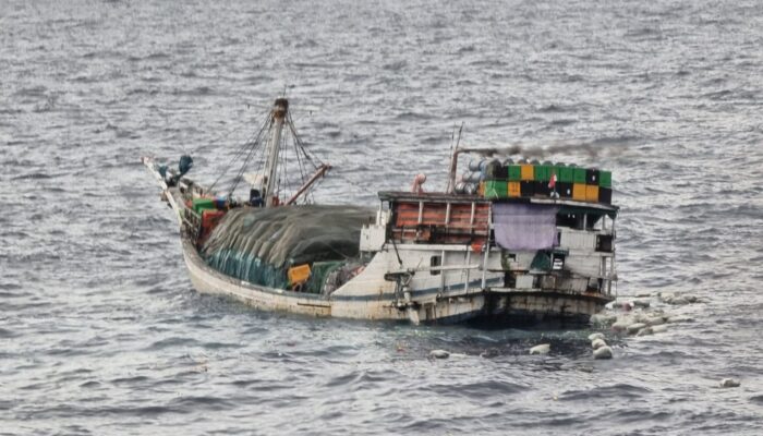 Viral Nelayan Natuna Temukan Karung Ribuan Paket Online Shop dari Kapal Tenggelam