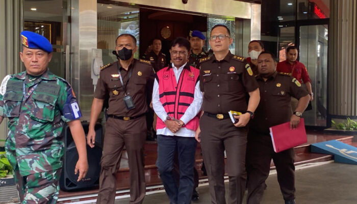 Waduh, Proyek BTS di Natuna Bikin Menkominfo Johnny Plate Jadi Tersangka