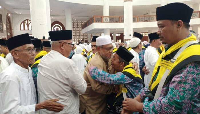 [VIDEO] Rasa Haru Warnai Pelepasan 100 Jemaah Haji Kabupaten Natuna 2023