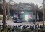 Penonton Batam Terbius Musik Indie di Tengah Hutan Kayu Merah Panbil