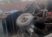 Ngeri, Detik-detik Truk Molen Terjun Bebas Timpa Rumah di Bengkong