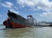 Kapal Terbakar di Perairan Kampung Bugis, Polisi: Api dari Dupa di Anjungan Kapal