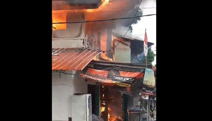 Video: Kebakaran Hanguskan Toko Sembako di Kampung Tua Batu Merah Batam