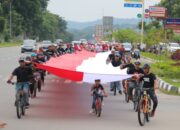 Pesepeda Batam Bawa Bendera Merah Putih Sepanjang 78 Meter