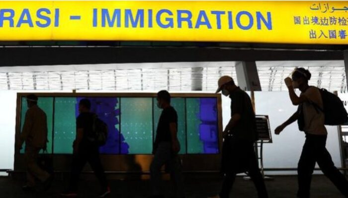 WNA Cina Pelaku Love Scamming Dideportasi Naik Pesawat Khusus