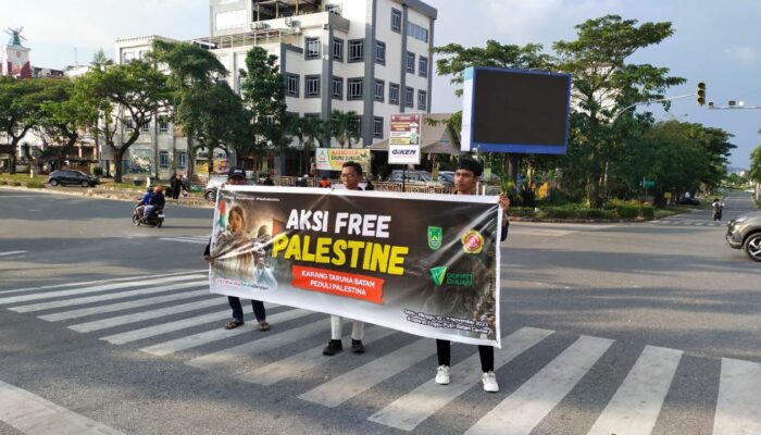 Dapat Semangka dan Souvenir, Warga Batam Sambut Antusias Donasi Peduli Palestina yang Digelar Karang Taruna