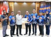 Silaturahmi dengan Wali Kota Batam, Karang Taruna Terima Seragam Hitam