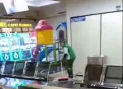 Plafon Jebol, Ruang Tunggu Bandara Hang Nadim Batam Digenangi Air Hujan