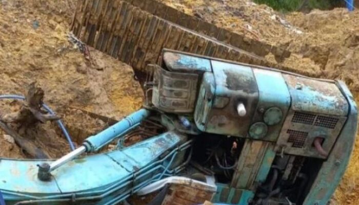 Nasib Pipa Induk Air Batam Hilir di Baloi: Sudah Bocor, Patah Pula Tertimpa Eskavator