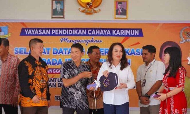 Bantuan Pendidikan Bus Sekolah Terus Digulirkan Cen Sui Lan, Kali Ini ke SMP Swasta Cahaya Meral Karimun