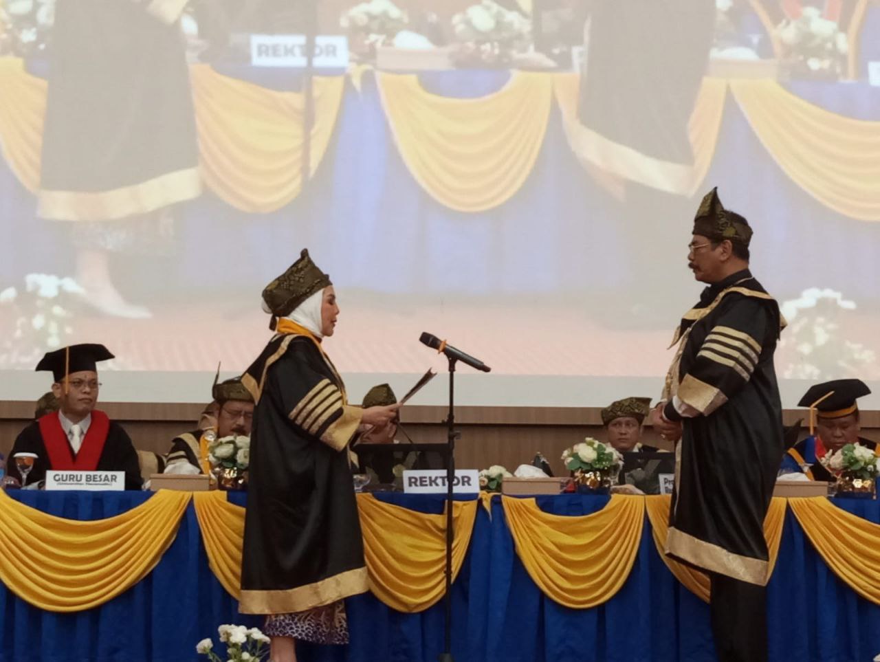 Universitas Batam (UNIBA) mengukuhkan Soeryo sebagai guru besar Ilmu Hukum/Hukum Tata Negara. Rapat senat terbuka digelar di gedung Graha Bintang UNIBA, Sabtu (23/12/2023).