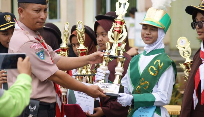 SMPS 02 Ibnu Sina Kabil Sabet Juara Ketangkasan Berbaris di SMK Hidayatullah Batu Aji