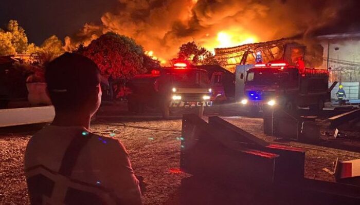 7 Jam Pabrik Plastik di Kabil Batam Dilalap Si Jago Merah, Api Membumbung Tinggi
