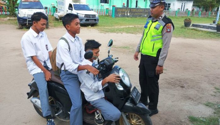 Penampakan Kocak Pelajar di Anambas Bonceng Tiga, Auto Kena Tilang