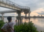Breaking News: Jembatan Skywalk Siak Ditubruk Tongkang Hingga Tiang Ambruk