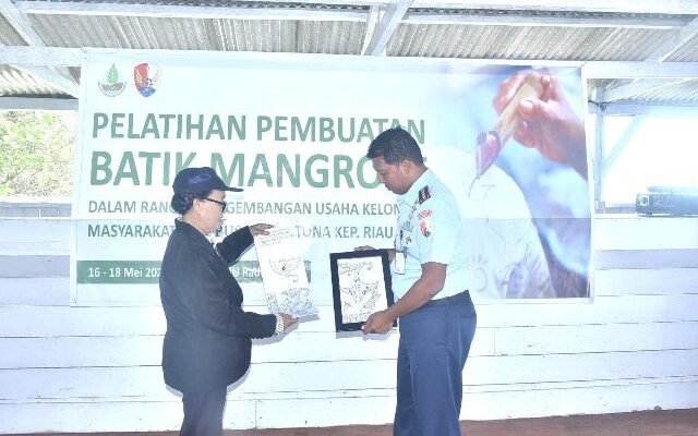 Danlanud RSA Natuna Buka Pelatihan Batik Mangrove dan Olahan Kerupuk Ikan di Natuna