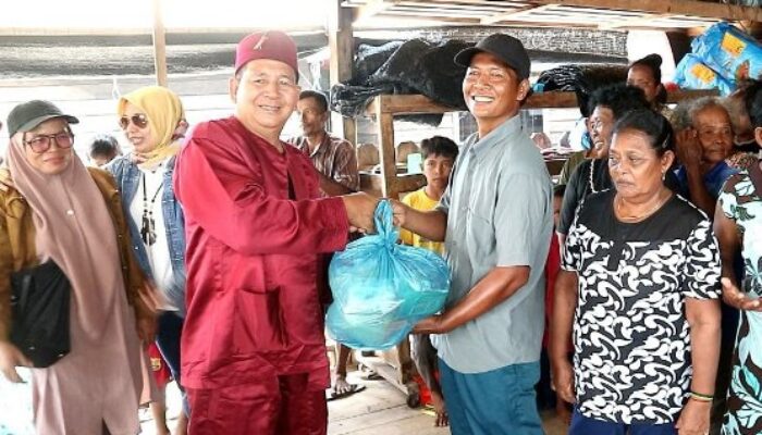 Majelis Kaum Betawi Kepri Berbagi Sembako di Pulau Teluk Nipah