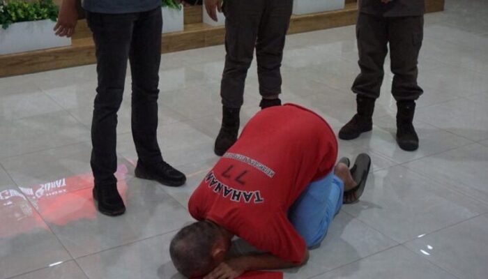 Sujud Syukur Edy dapat Ampunan Kejari Batam, Gadai Motor Perusahaan untuk Biaya Hidup