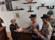 HUT ke-79 Adhyaksa, Jaksa di Tarempa Dapat Kejutan Kue Tart dari Polres Anambas