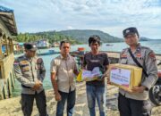 Kapolres Anambas Beri Bantuan Sembako Korban Rumah Pelantar Roboh ke Laut