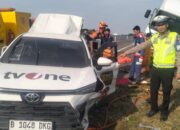 Detik-detik Mobil Kru TV One Diseruduk Truk, Dua Kameramen dan Sopir Tewas