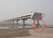 Niat ke Acara Nikahan Ikuti Jalur Google Map, Tiga Orang Tewas Akibat Kendaraan Jatuh dari Jembatan Putus
