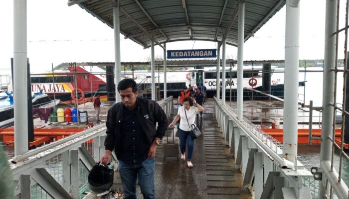 Hujan Badai, Jadwal Pelayaran Ferry Tanjungpinang-Batam Tertunda