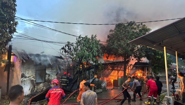 Asrama Polisi Polresta Barelang Dilanda Kebakaran