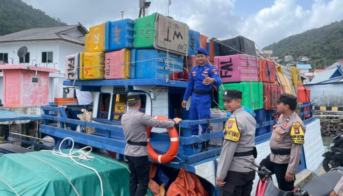 Antisipasi Cuaca Ekstrem, Satpolairud dan Polsek Siantan Periksa Kapal Kargo di Anambas