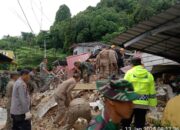 Polisi Kerahkan Anjing Pelacak untuk Pencarian Korban Longsor di Tiban Koperasi