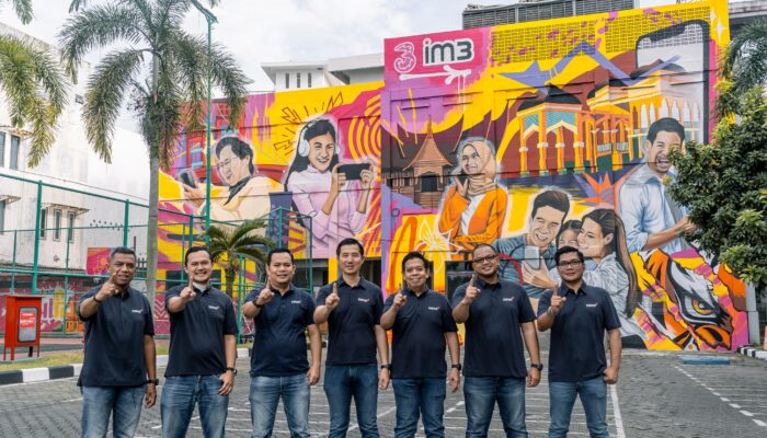 Indosat Ooredoo Hutchison Pererat Hubungan dengan Komunitas Seniman Lokal Medan melalui Kolaborasi Mural