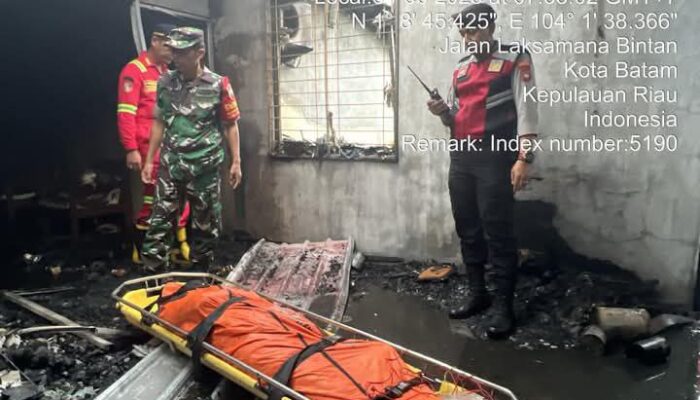 Tragis! Satu Korban Tewas dalam Kebakaran Ruko Furniture di Bengkong Indah