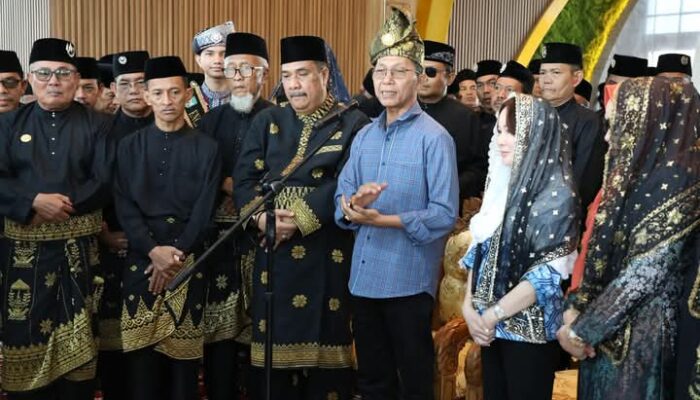 Wali Kota dan Wakil Wali Kota Baru Batam Disambut Gemuruh Kompang di Hang Nadim