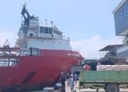 Kapal Tanker MT WM Natuna Tabrak Pos Polisi dan Rumah Warga di Batam, Kerugian Capai Ratusan Juta