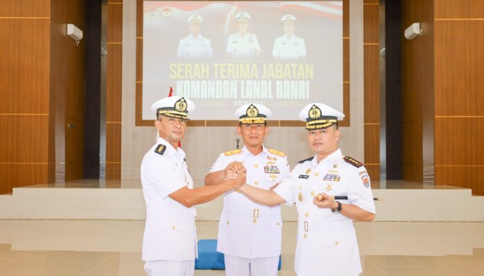 Regenerasi Kepemimpinan: Danlanal Ranai Resmi Berganti, Kolonel Laut (P) Dian Tri Hutanto Ambil Komando