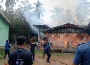 Kebakaran Hebat di Ranai Darat, Satu Rumah Panggung Ludes Terbakar