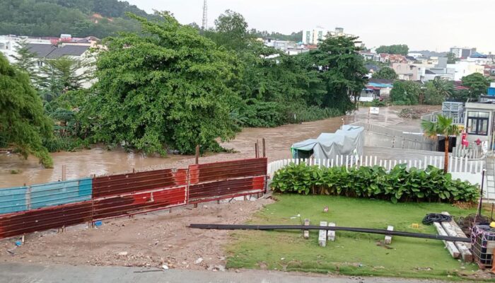 Breaking News! Sungai Baloi Nyaris Meluap, Warga Gusar: DAS Menyempit