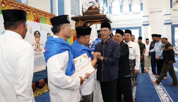 745 Jamaah Haji Batam Resmi Diberangkatkan! Wali Kota Amsakar Achmad Titip Pesan Khusus
