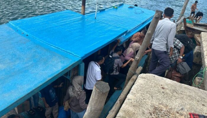 Kapal MV Arena 2 Kandas di Batu Karang Perairan Lingga, 40 Penumpang dari Tanjungpinang Dievakuasi Dramatis Gunakan Kapal Nelayan