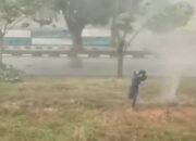 Detik-Detik Mencekam! Warga Batam Dikejar Puting Beliung hingga Terbanting, Videonya Viral
