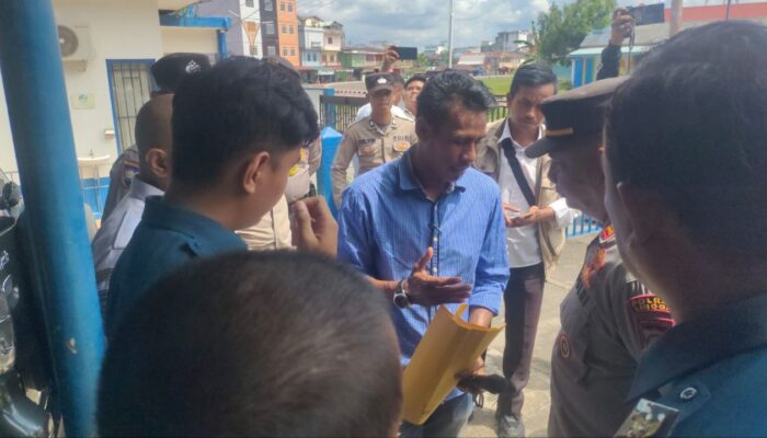 Massa Protes Aktivitas Bongkar Muat Bauksit di Dabo Singkep, Diduga Tanpa Izin Resmi