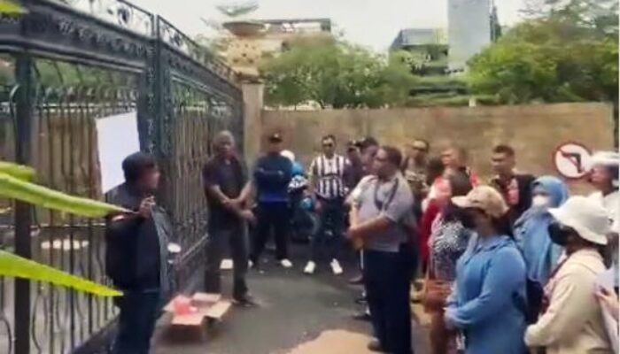 Puluhan Karyawan Harmoni Suites Hotel Batam Protes Usai Hotel Ditutup Mendadak Tanpa Penjelasan