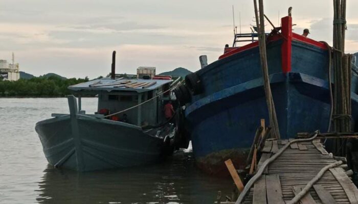 10 Ton Solar Ilegal Disita di Batam, Siapa Dalang di Baliknya?