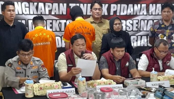 Polisi Temukan Ratusan Botol Vape Berisi Obat Keras di Batam, Dijual Rp2 Juta