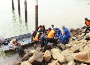 Tragis! Pemancing Hilang di Perairan Tanjung Sengkuang Ditemukan Tewas, TNI AL Evakuasi Jenazah