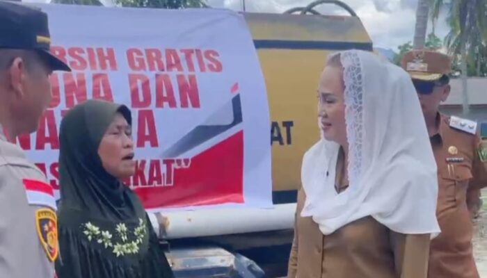 Musim Kering Cekik Warga Tapau, Pemkab dan Polres Natuna Distribusikan Ribuan Liter Air ke Warga