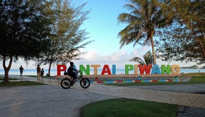 Natuna Tertibkan Pantai Piwang: Reklame Liar & Lapak Tak Berizin Jadi Sorotan