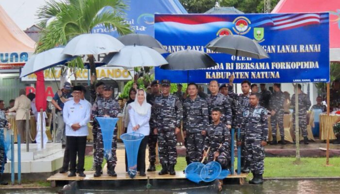 Pangkoarmada RI Kunjungi Natuna, Bupati Cen Sui Lan Minta Perlindungan Nelayan Perbatasan