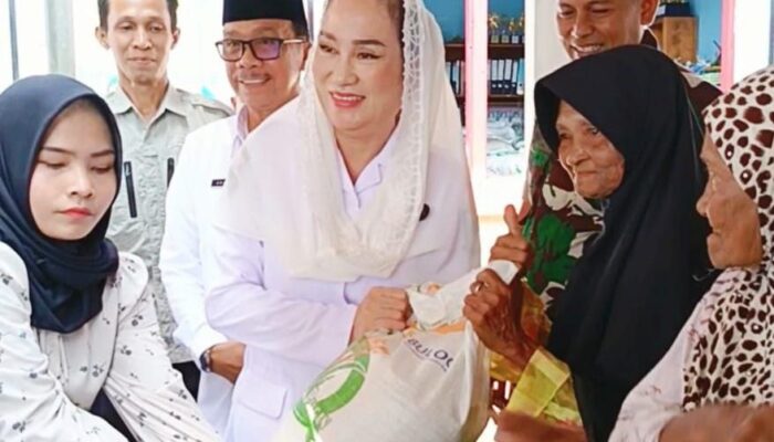 Bupati Cen Sui Lan Luncurkan Program Beras Bantuan, Siapa Saja yang Dapat?
