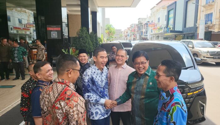 Ketua Komisi II DPR RI Buka Temu Regional Kahmi di Batam, Wamen Transmigrasi Viva Yoga Ajak Jaga Tradisi Intelektual